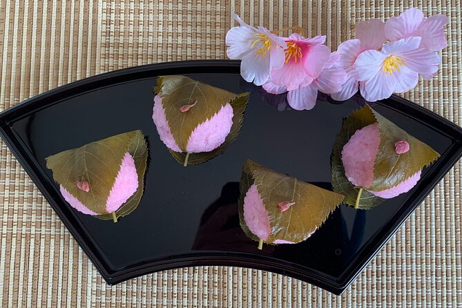 2 Hours Mochi &Nerikiri Making & Matcha Class in Bunkyo - Why the private format matters