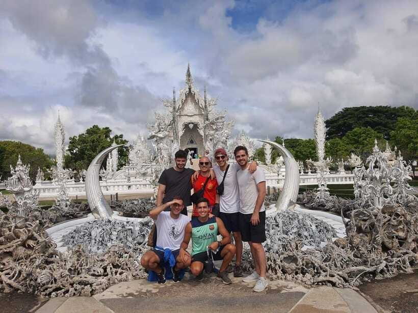 7 Wonders of Chiang Rai: Temples, Tea, and Golden Triangle - Thai lunch and a practical mid-day break