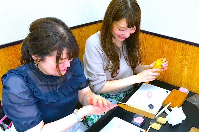 A perfect Japanese experience: Tea Ceremony and Mochi Forming - From the worktable to the tea room
