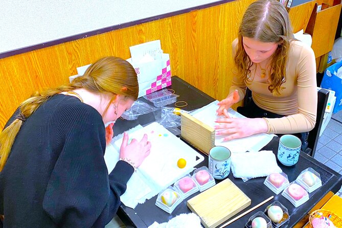 A perfect Japanese experience: Tea Ceremony and Mochi Forming - Who will enjoy this activity most