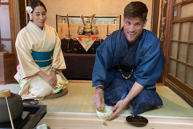 A Unique Antique Kimono and Tea ceremony Experience in English - Why the six-person limit helps