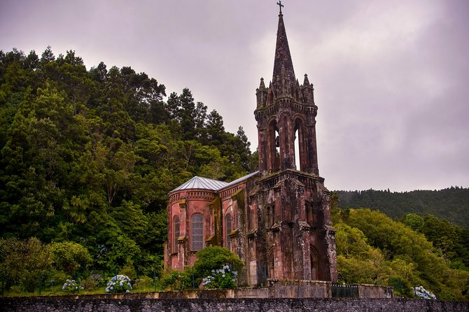Adventure in the Furnas, with volcanoes, lagoons and tea plantations - Furnas caldera, lake, and geothermal cooking