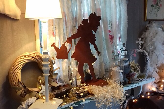 Afternoon tea in the Shabby Caravan - The caravan’s mood and design