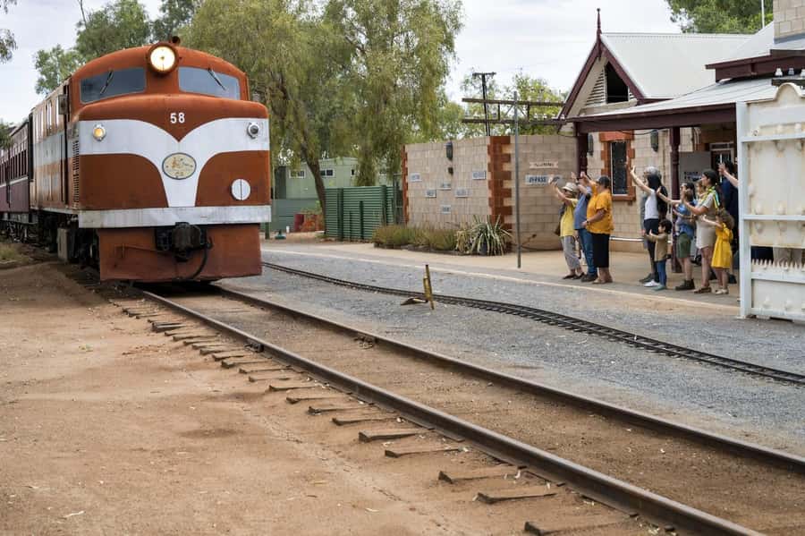 Alice Springs: Red Centre Journey Tour with Morning Tea - Ooraminna Station and the outback homestead
