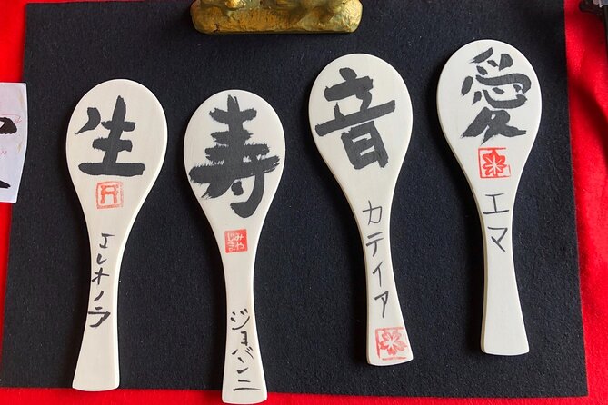 An Amazing set of Cultural experience: Kimono, Tea Ceremony and Calligraphy - Choosing a kimono and getting dressed