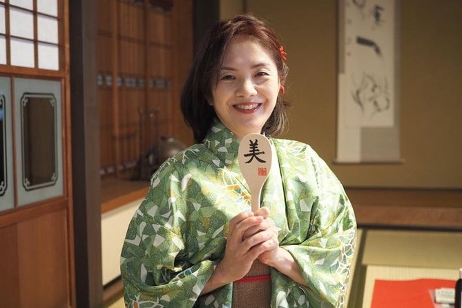 An Amazing set of Cultural experience: Kimono, Tea Ceremony and Calligraphy - Calligraphy that feels harder than it looks