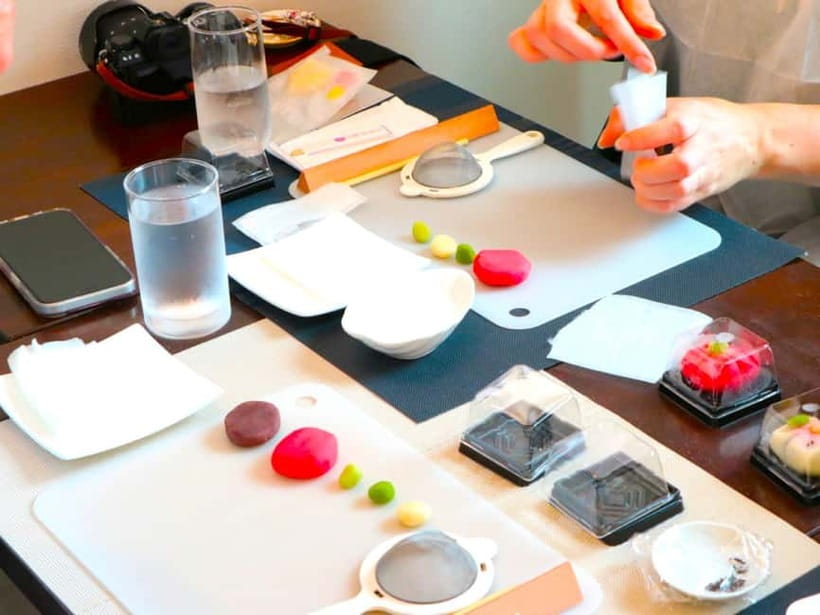 At an Antique Shop, Tea Ceremony and Japanese Sweets Forming - From Antique Tableware to Your Chosen Teacup