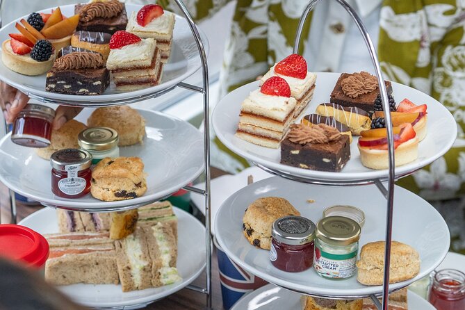 Buckingham Palace & Afternoon Tea Sightseeing Tour with PG Tips - Key things to know before booking