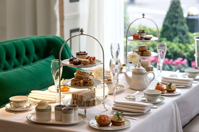 Buckingham Palace, St James Palace & Tea at Kensington Palace - Starting among royal parks and private streets