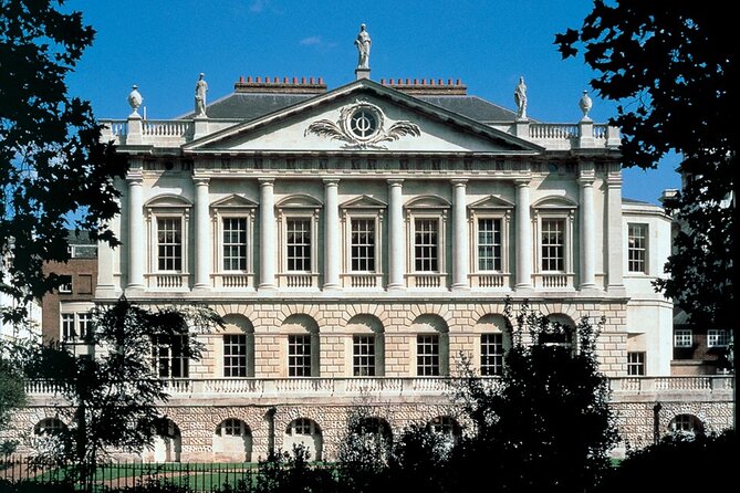 Buckingham Palace, St James Palace & Tea at Kensington Palace - Wellington Arch, the Bomber Command Memorial, and Apsley House
