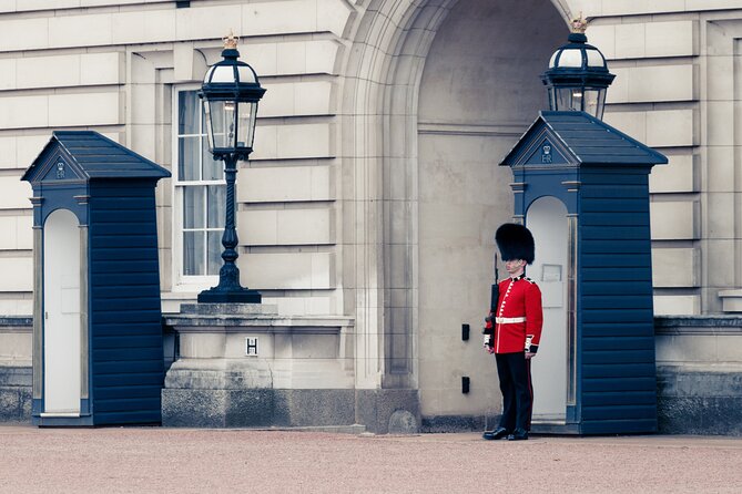 Buckingham Palace, St James Palace & Tea at Kensington Palace - Kensington Palace and the story of George II