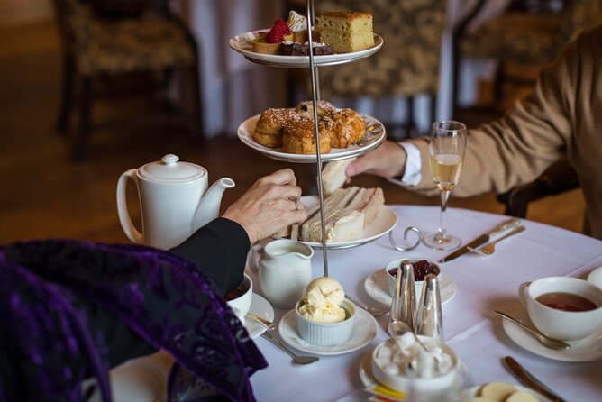 Buckingham Palace, St James Palace & Tea at Kensington Palace - Spencer House and the polished side of St Jamess