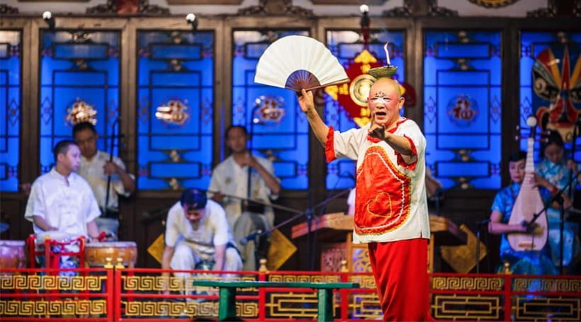 Chengdu: Sichuan Opera Show ShufengYayun & Covered Bowl Tea - Who will enjoy this most