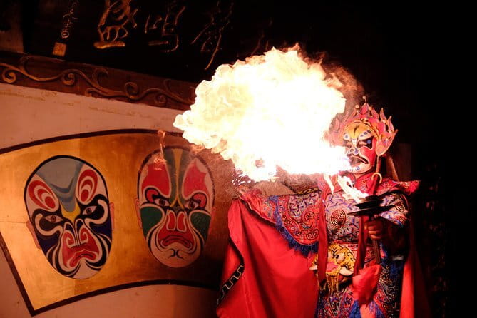 Chengdu Signature Opera Face Changing and Tea - Who should book this evening