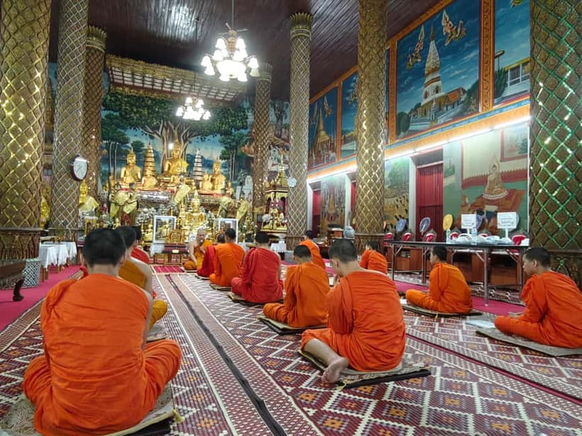 Chiang Mai: Evening Chanting & Meditation - Arriving early and settling into the temple
