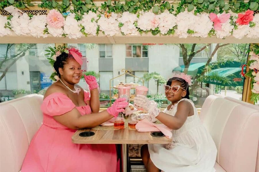 Chicago: Tea Around Town With Curated Teas & Iconic Sights - Three Teas and a Proper Plate of Treats