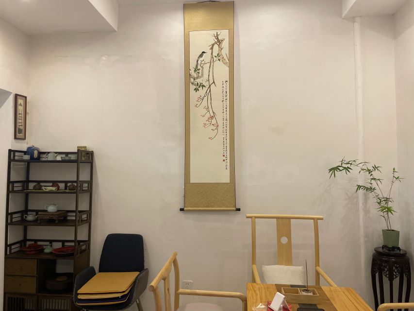 Chinese Tea ceremony in Beijing Hutong courtyard - Green, black, wulong, or Pu’Er