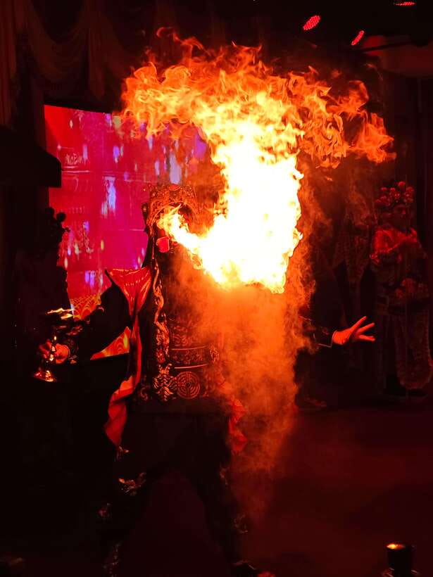 Chongqing 1941 theatre: Tea Art Performance with Folk Art - Key points at a glance