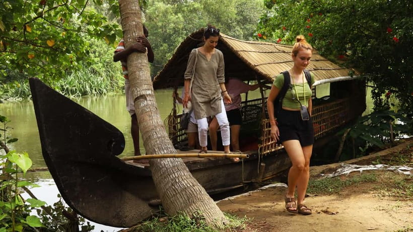 Cochin: Full-day Backwater Tour with Lunch and Evening Tea - Lunch on a banana leaf