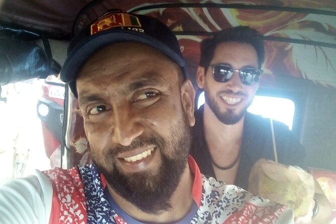 Colombo shopping Tour (Tea, Gems, cinnamon, souvenirs, cotton ) - How the tuk-tuk format changes the day