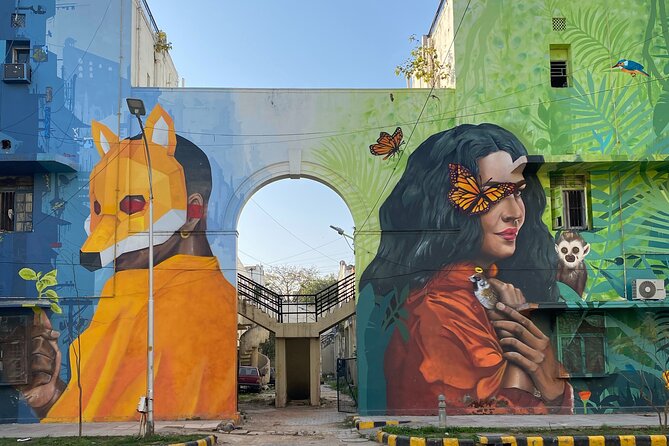 Delhi Street Art Walk in Lodhi Art District with Chai & Food - Chai and snacks after the art