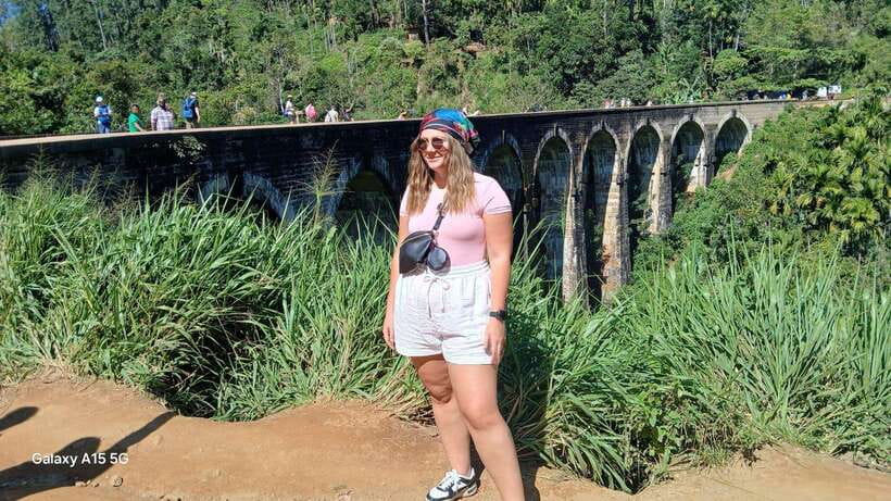Ella: 9 Arches Bridge, Little Adam's Peak, Tea Factory - Tuk-tuk transport makes the half-day practical