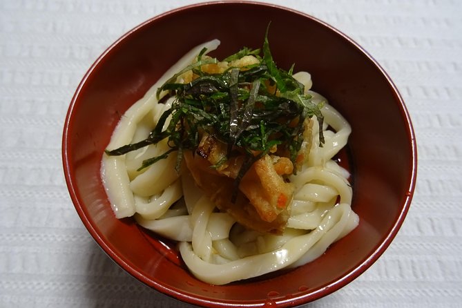 Experience all of Japanese culture and Japanese food experience classes "origami, udon, Japanese food, green tea, calligraphy" in 4 hours - A home visit instead of another Tokyo attraction