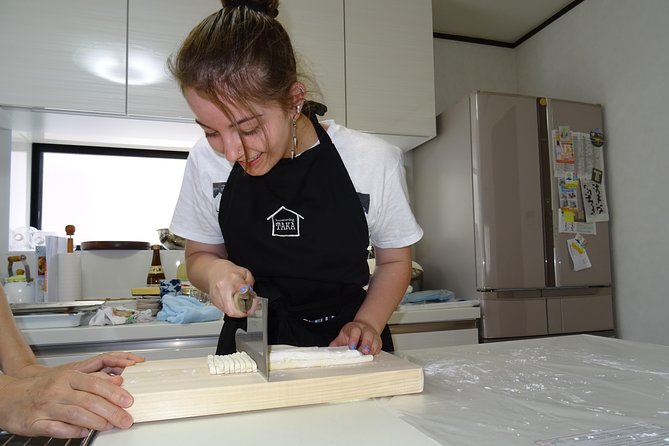 Experience all of Japanese culture and Japanese food experience classes "origami, udon, Japanese food, green tea, calligraphy" in 4 hours - Sushi, dumplings, tempura, and a generous lunch