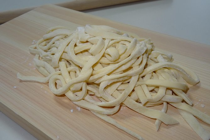 Experience all of Japanese culture and Japanese food experience classes "origami, udon, Japanese food, green tea, calligraphy" in 4 hours - Your name in Japanese calligraphy