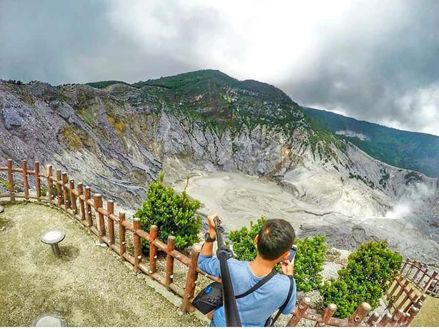 From Jakarta : Volcano, Tea & Rice Fields, Hot Spring - The Early Start and the Long Road North