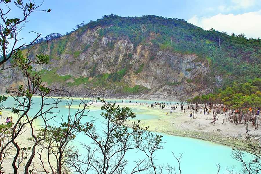 From Jakarta : White Crater , Pinisi Lake , Tea Plantation - Tea country with limited time