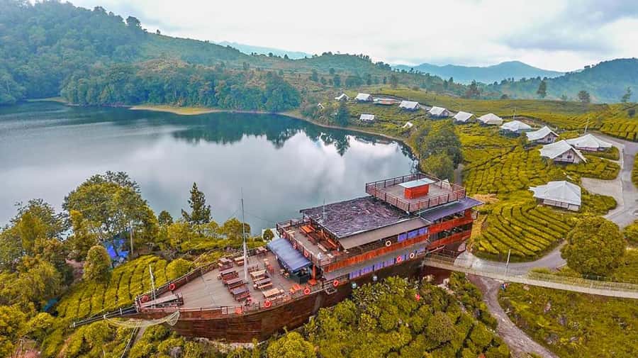 From Jakarta : White Crater , Pinisi Lake , Tea Plantation - Booking advice and final verdict