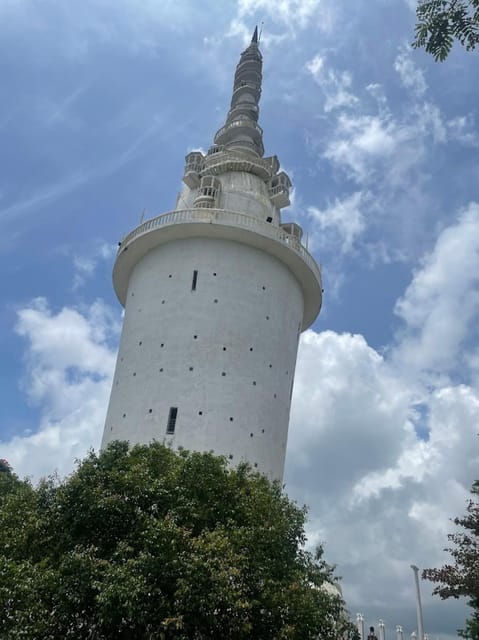 From Negombo: Ambuluwawa Tower & Tea Factory,Kandy Day Trip - Kandy Lake and the city viewpoint