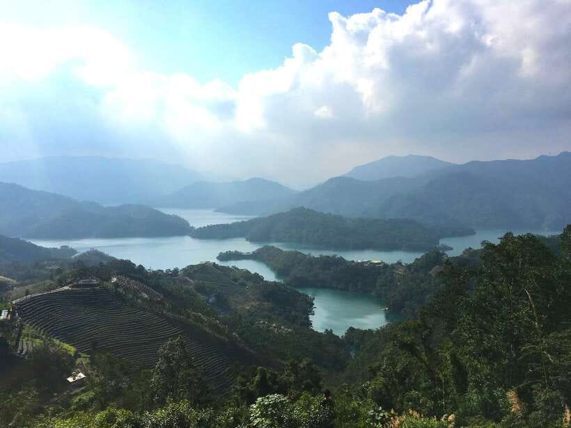 From Taipei: Thousand Island Lake and Pinglin Tea Plantation - The tea shop, brewing lesson, and tasting