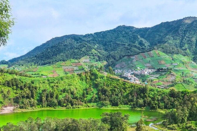 Full-Day Adventure: Tea Plantation & the Mystical Dieng Plateau - Sikidang Crater and the smell of volcanic ground