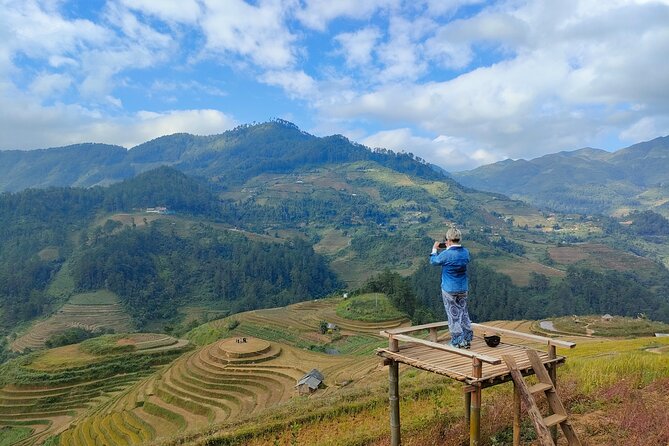 Full day motorbike Mu Cang Chai - Lunch with a local family connection