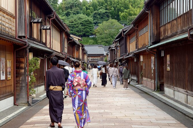 Full-Day Tour from Kanazawa: Samurai, Matcha, Gardens and Geisha - Lunch: useful freedom, but budget separately
