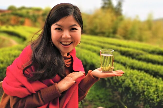 Half-Day Hangzhou Jiuxi Stream and Tea Plantation Experience - Following the tea terraces toward Longjing