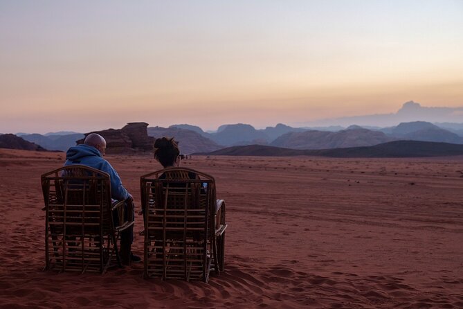 Half day Jeep Tour in Wadi Rum incl. water and Bedouin tea - Khazali Canyon and its old inscriptions