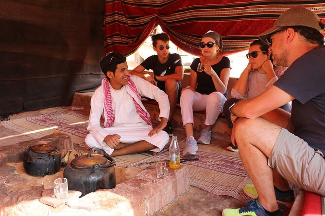 Half day Jeep Tour in Wadi Rum incl. water and Bedouin tea - Small Arch and Um Frouth Rock Bridge