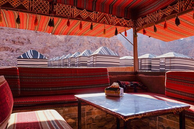 Half day Jeep Tour in Wadi Rum incl. water and Bedouin tea - What the $40 price really includes
