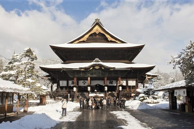 Half-Day Zenkoji Tour with Tea Experience - Oyaki, Nagano’s practical local food