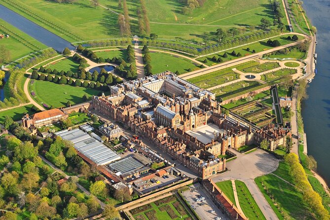 Hampton Court Guided Tour. Full day Access & High Tea - Why Hampton Court works so well with a guide