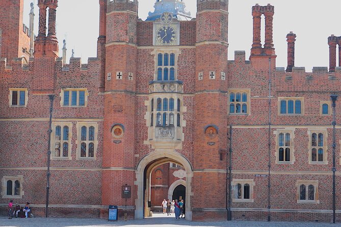 Hampton Court Guided Tour. Full day Access & High Tea - What the full-day ticket really adds