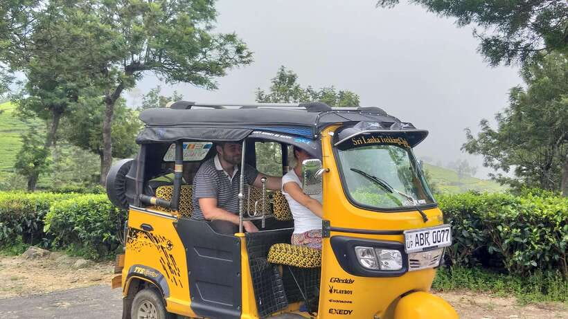 Haputale:Glorious Tuk Tuk Ride to Lipton'sSeat & Tea Factory - Lipton’s Seat and the Thomas Lipton statue