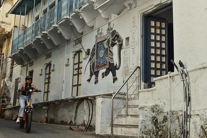 Heritage Tour : Private Boat, Havelis, City Walk & High Tea - Key points at a glance