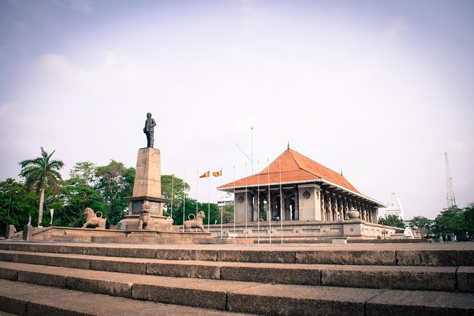 Highlights Colombo Day Tour With Afternoon HIGH TEA In Galle Face Hotel - Gangaramaya Temple: Colombo’s most distinctive stop