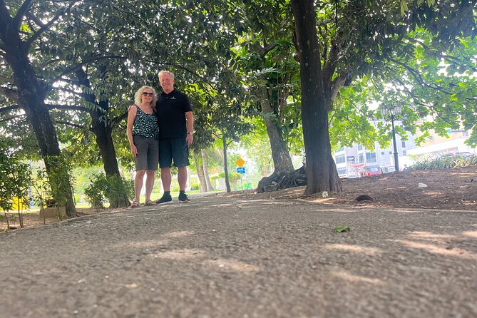 Highlights Colombo Day Tour With Afternoon HIGH TEA In Galle Face Hotel - Pettah, the Red Mosque, and the city’s working side