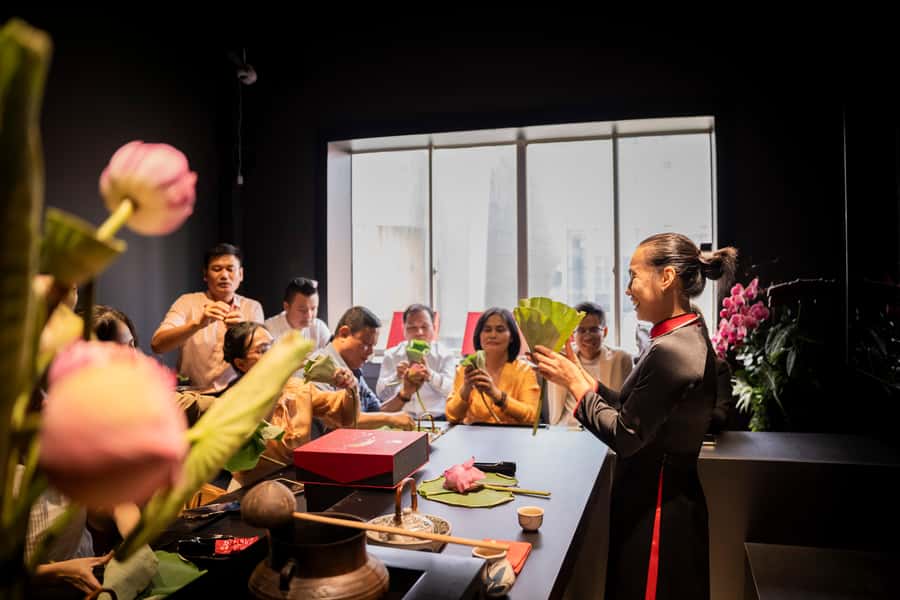 Ho Chi Minh City: Vietnamese Lotus Tea Culture Experience - Finding the showroom near Bitexco Tower