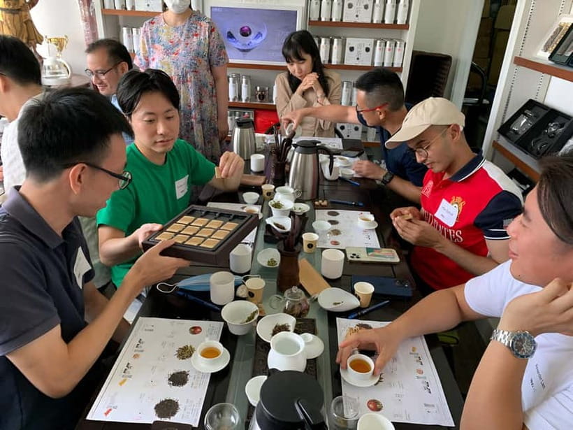 Hong Kong: MingCha Tea Tasting and Pairing Workshop - Learning to brew with a gaiwan